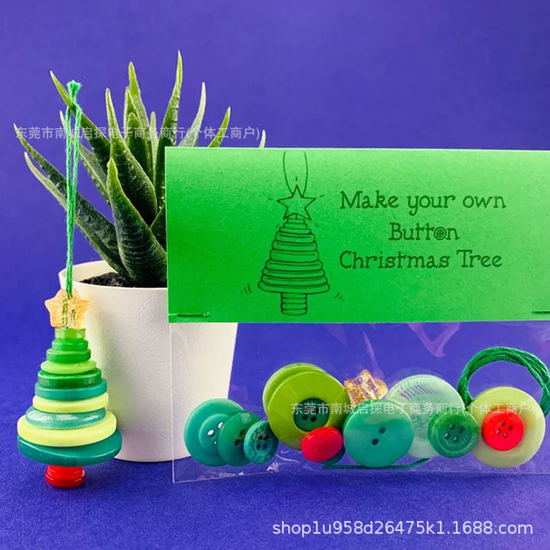Christmas gift Christmas Button Ornament - Festive Santa Design Craft Kit (green Christmas tree)