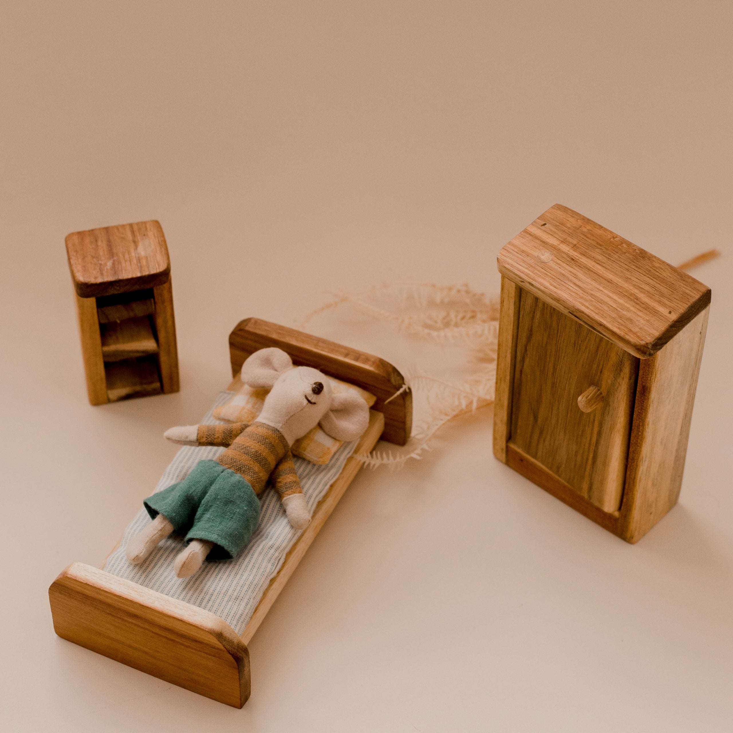 doll-bedroom-furniture