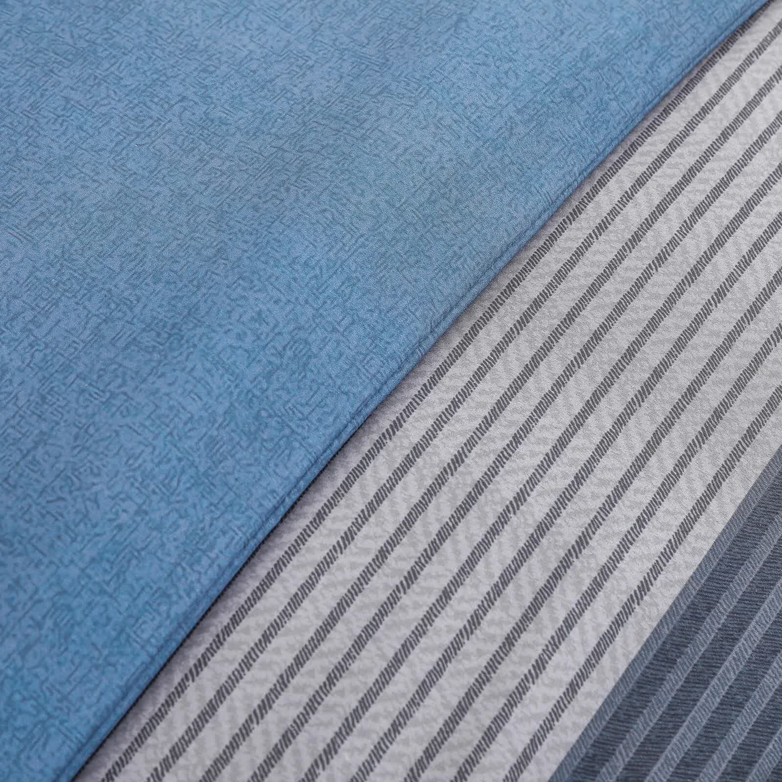 Coastal Drift striped Comforter Bundle – Breezy 3‑Piece Bedding