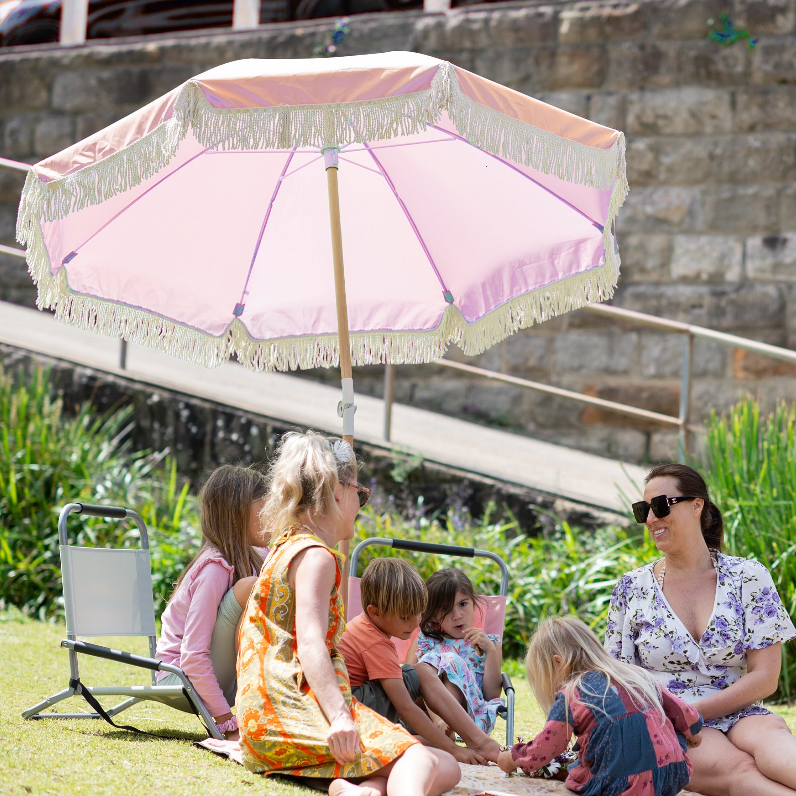 havana-outdoors-beach-umbrella-portable-2-metre-fringed-garden-sun-shade-shelter-dusty-rose