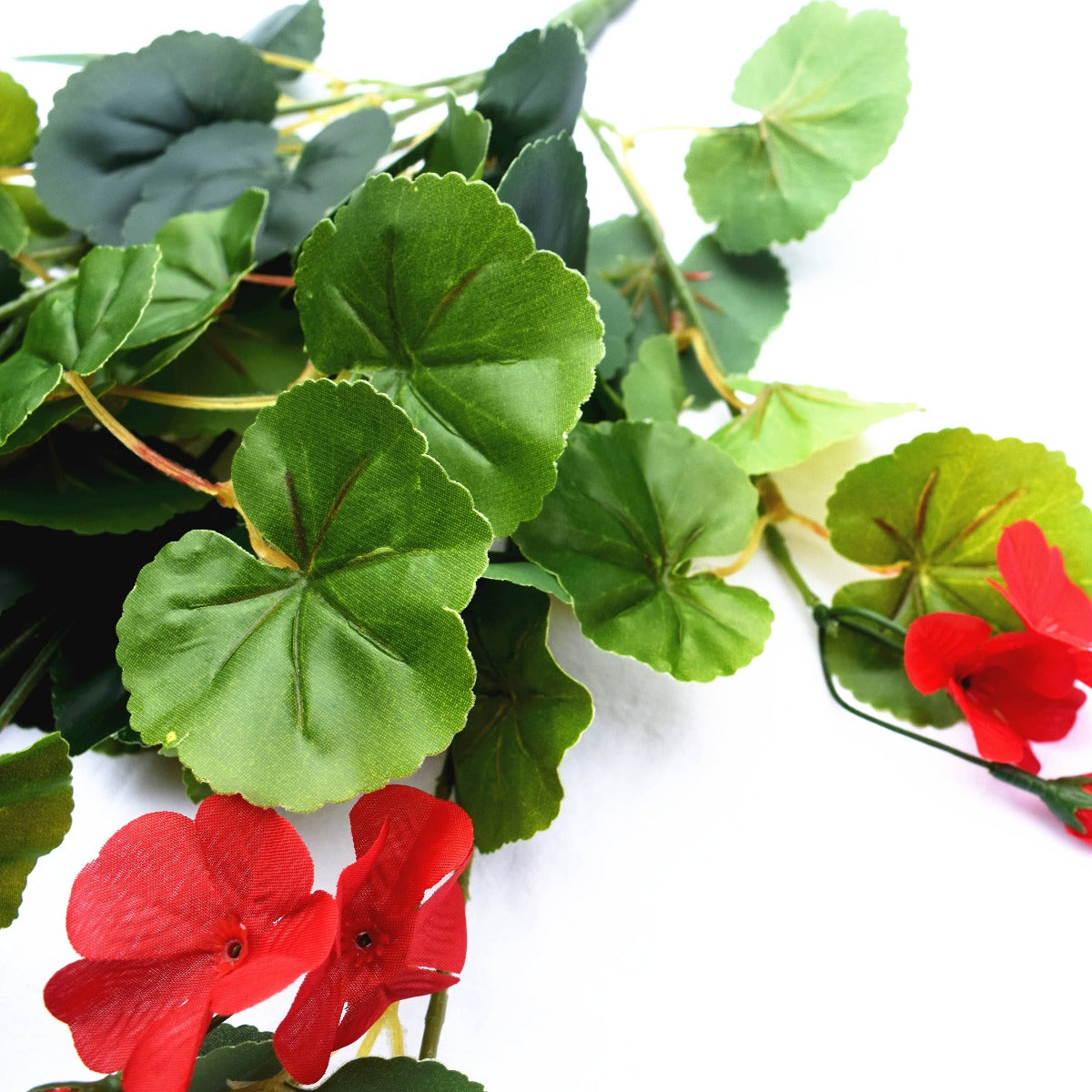 artificial-geranium-hanging-bush-with-red-flowers-60cm